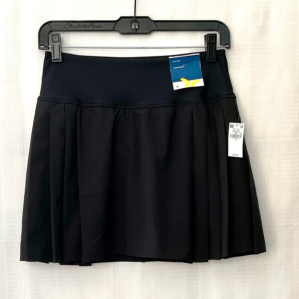 NWT Old Navy Black High-Rise active skirt with built in shorts